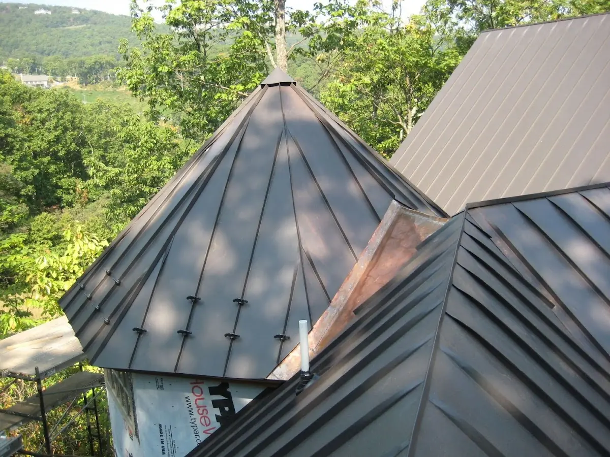 Professional Gutter Cleaning by Craftsman Roofing in Union Ridge